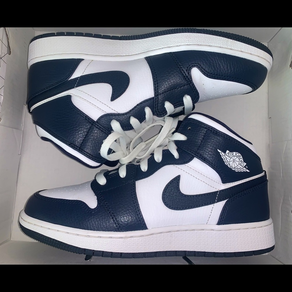 Air Jordan 1 Gold Obsidian